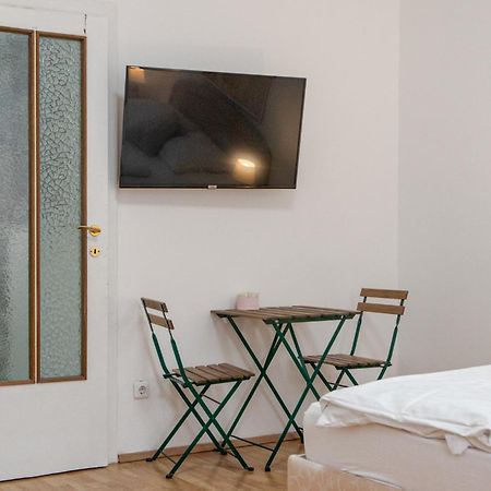 Budget City Stay - Near Wiener Stadthalle Ideal For Longstays ภายนอก รูปภาพ