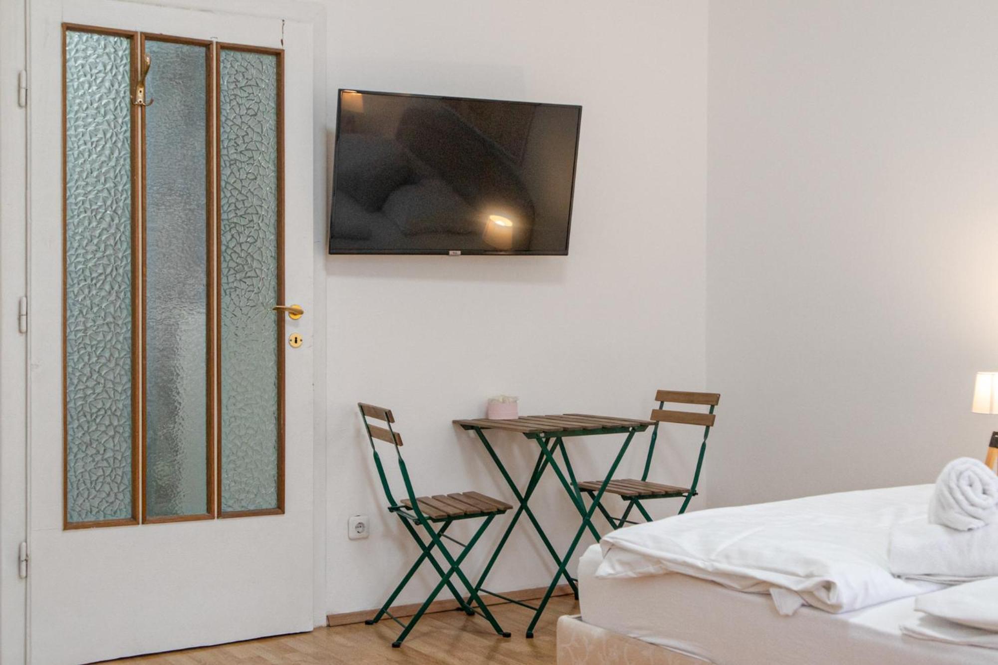 Budget City Stay - Near Wiener Stadthalle Ideal For Longstays ภายนอก รูปภาพ