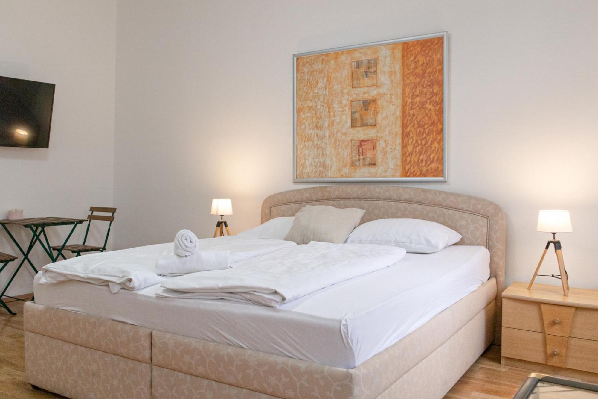 Budget City Stay - Near Wiener Stadthalle Ideal For Longstays ภายนอก รูปภาพ