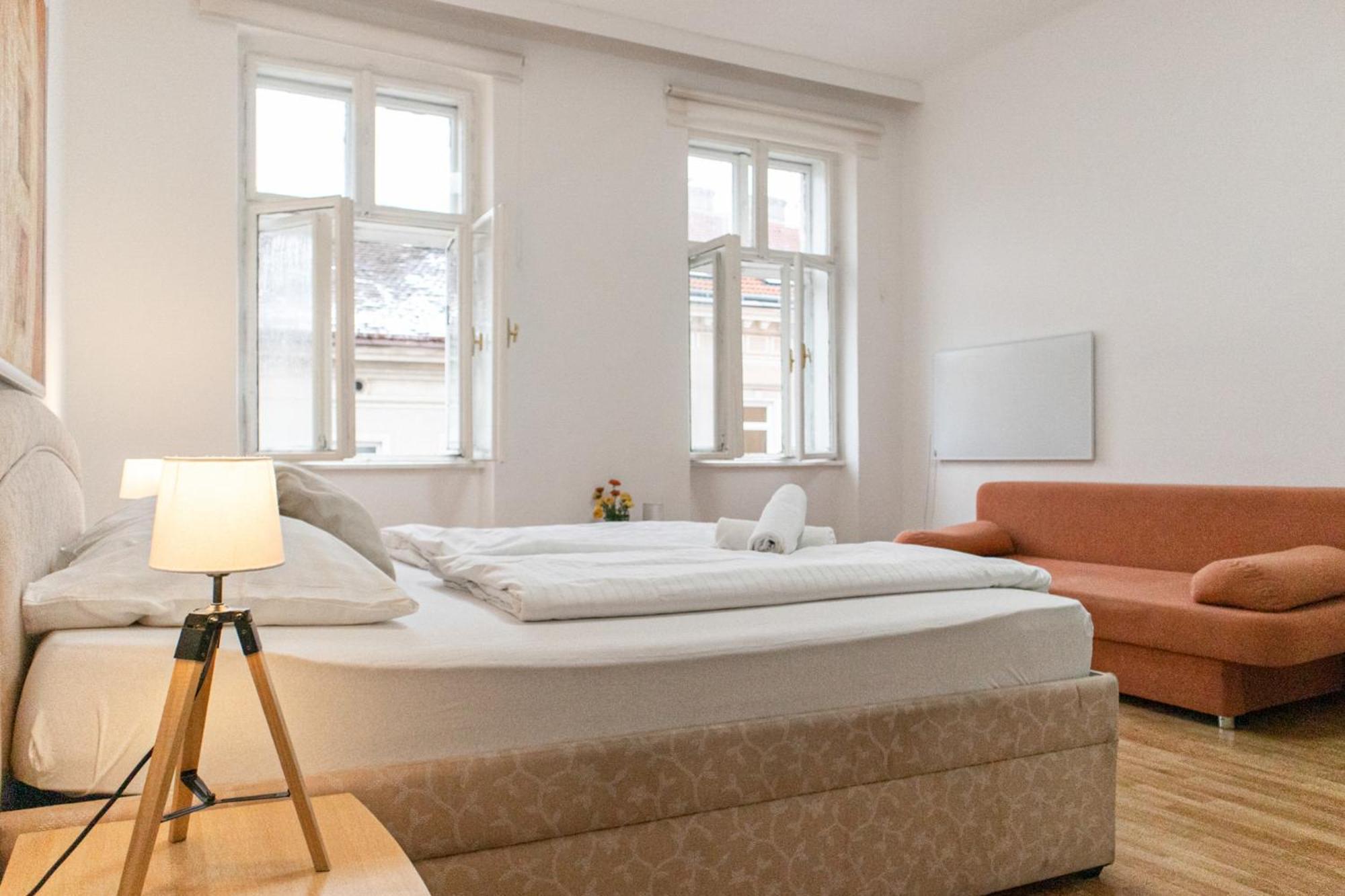 Budget City Stay - Near Wiener Stadthalle Ideal For Longstays ภายนอก รูปภาพ